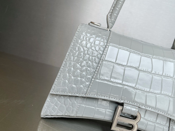 Ba*len*cia*ga hourglass