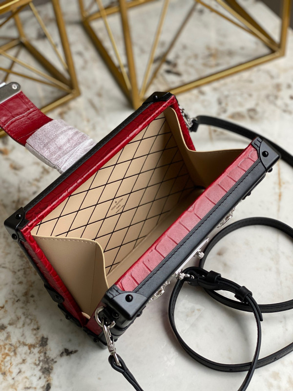 l0*is V*t0n petite malle