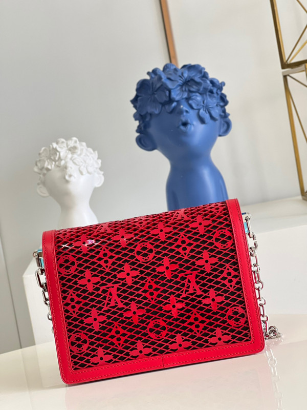 l0*is V*t0n dauphine mm