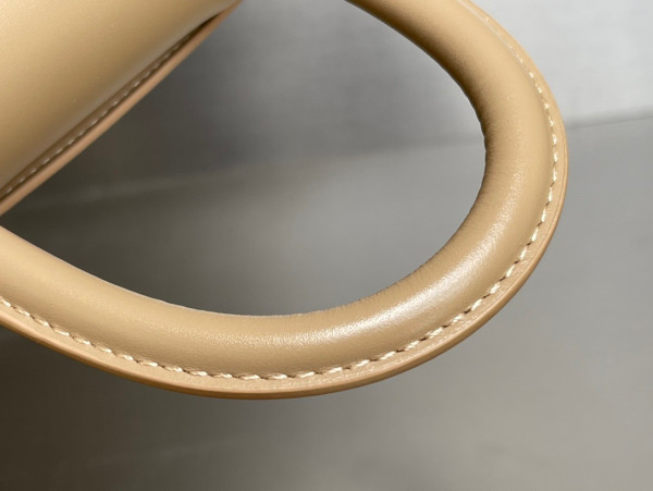 Ba*len*cia*ga hourglass