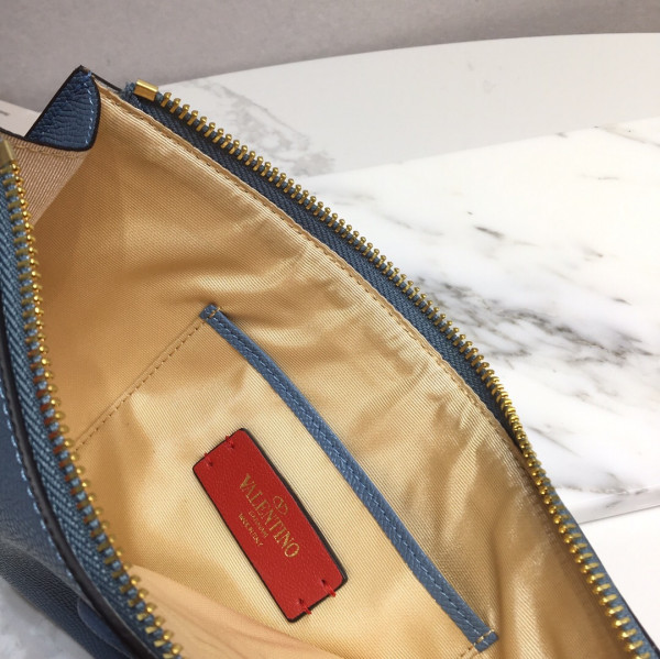 VALENTINO GARAVANI VSLING GRAINY CLUTCH