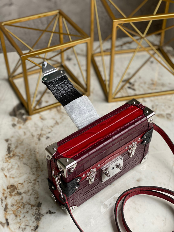 l0*is V*t0n petite malle