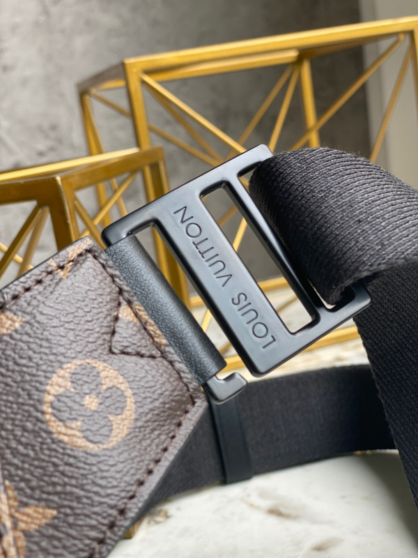 l0*is V*t0n s lock sling bag