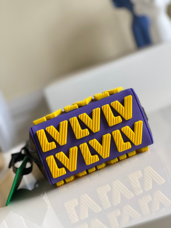 l0*is V*t0n cruiser messenger