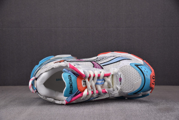 Ba*len*cia*ga runner