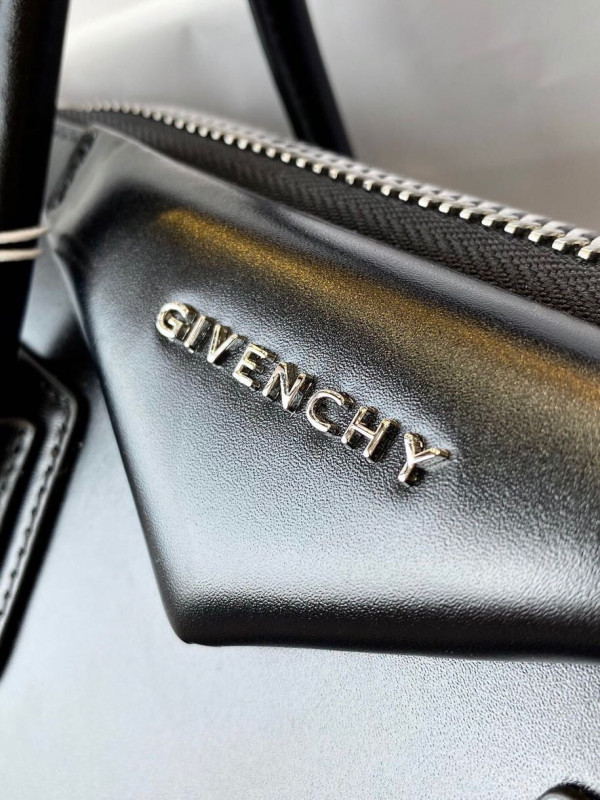 GIENVCHY ANTIGONA MINI/SMALL/MEDIUM IN SMOOTH LEATHER