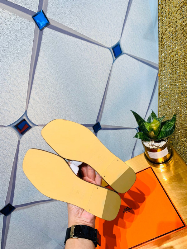 H**mes sandals