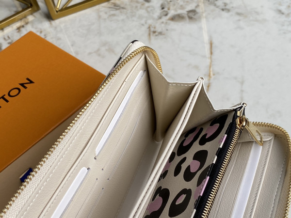 l0*is V*t0n zippy wallet