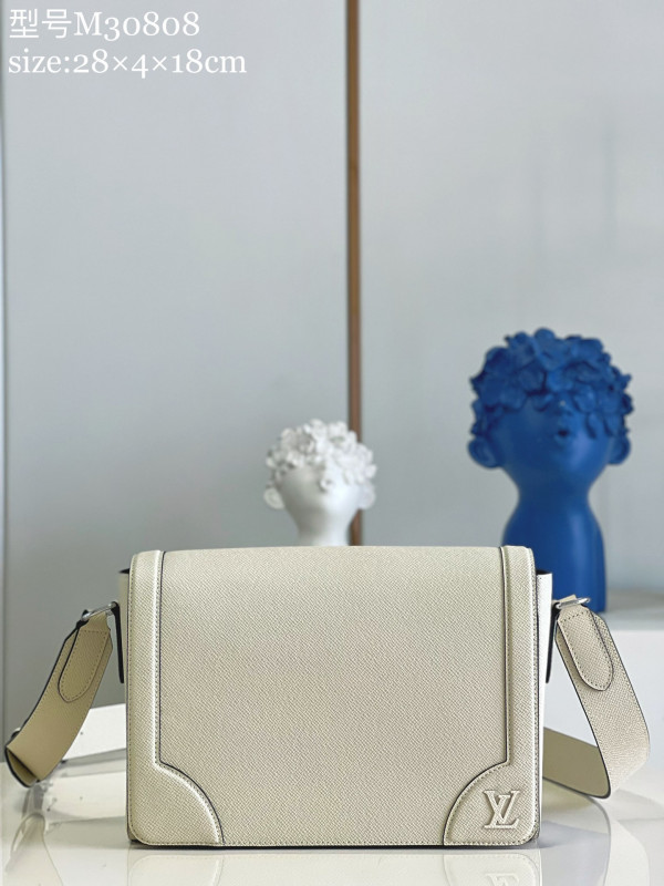 l0*is V*t0n new flap messenger