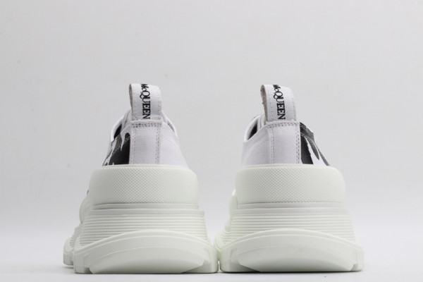 ale*d*r M*Q*en tread slick lace up