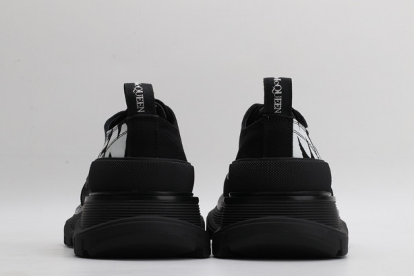 ale*d*r M*Q*en tread slick lace up