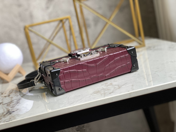 l0*is V*t0n petite malle