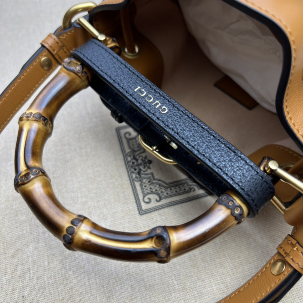 G*u*i diana mini bucket bag