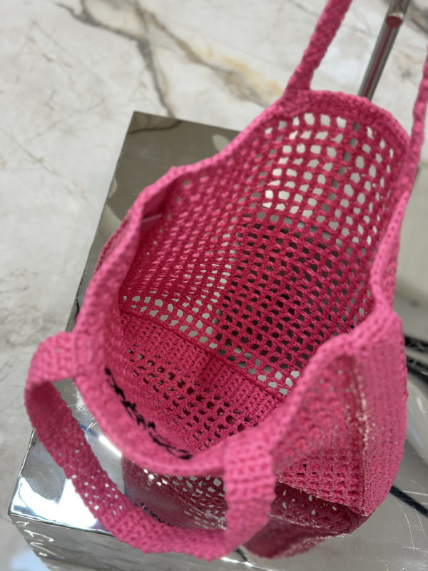 Pra*a crochet tote bag