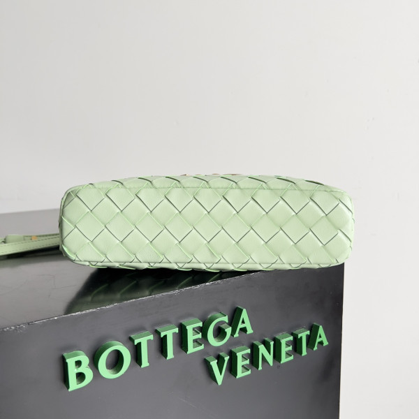 bo*te*ga Ve*ne*ta  vanity case crossbody bag