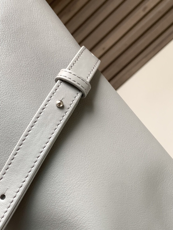 Lowee Flamenco clutch- 24.5*30*10.5cm