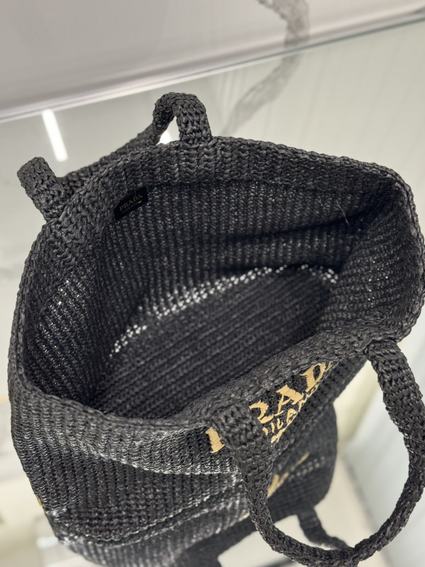 Pra*a crochet tote bag