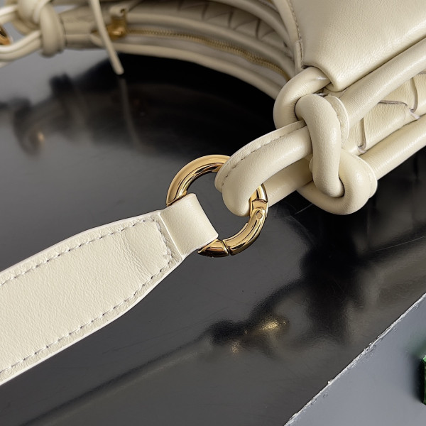 bo*te*ga Ve*ne*ta gemelli messenger