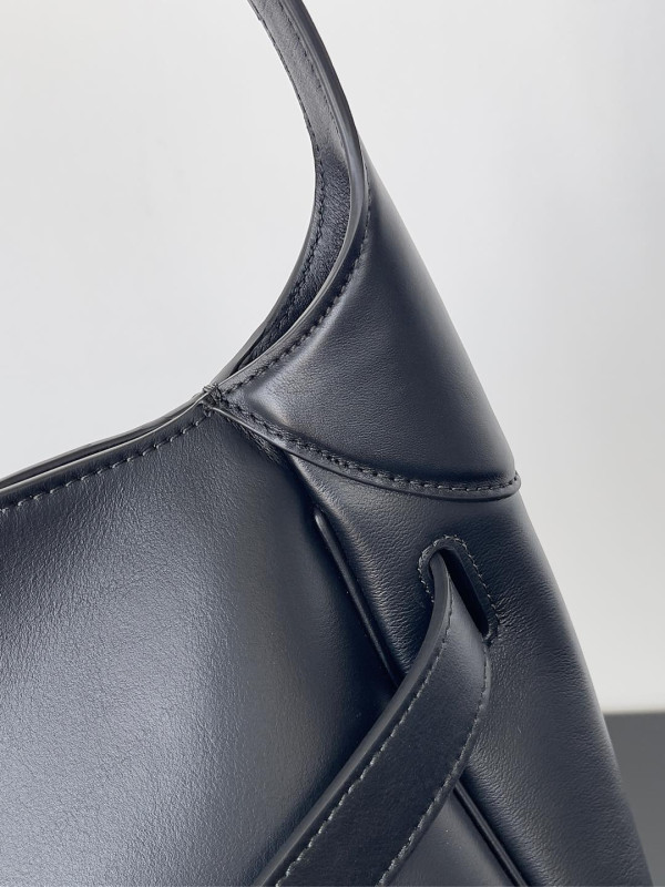 Ba*len*cia*ga bel air large shoulder bag