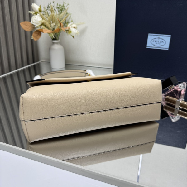 Pra*a doux medium leather shoulder bag-29*16*9.5cm